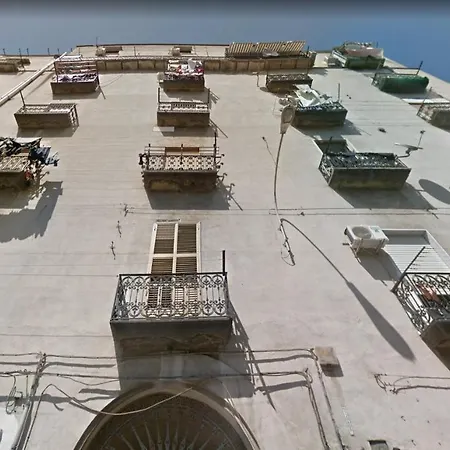 San Cosmo's Flat - Steps To The Train And Metro בית נופש נאפולי